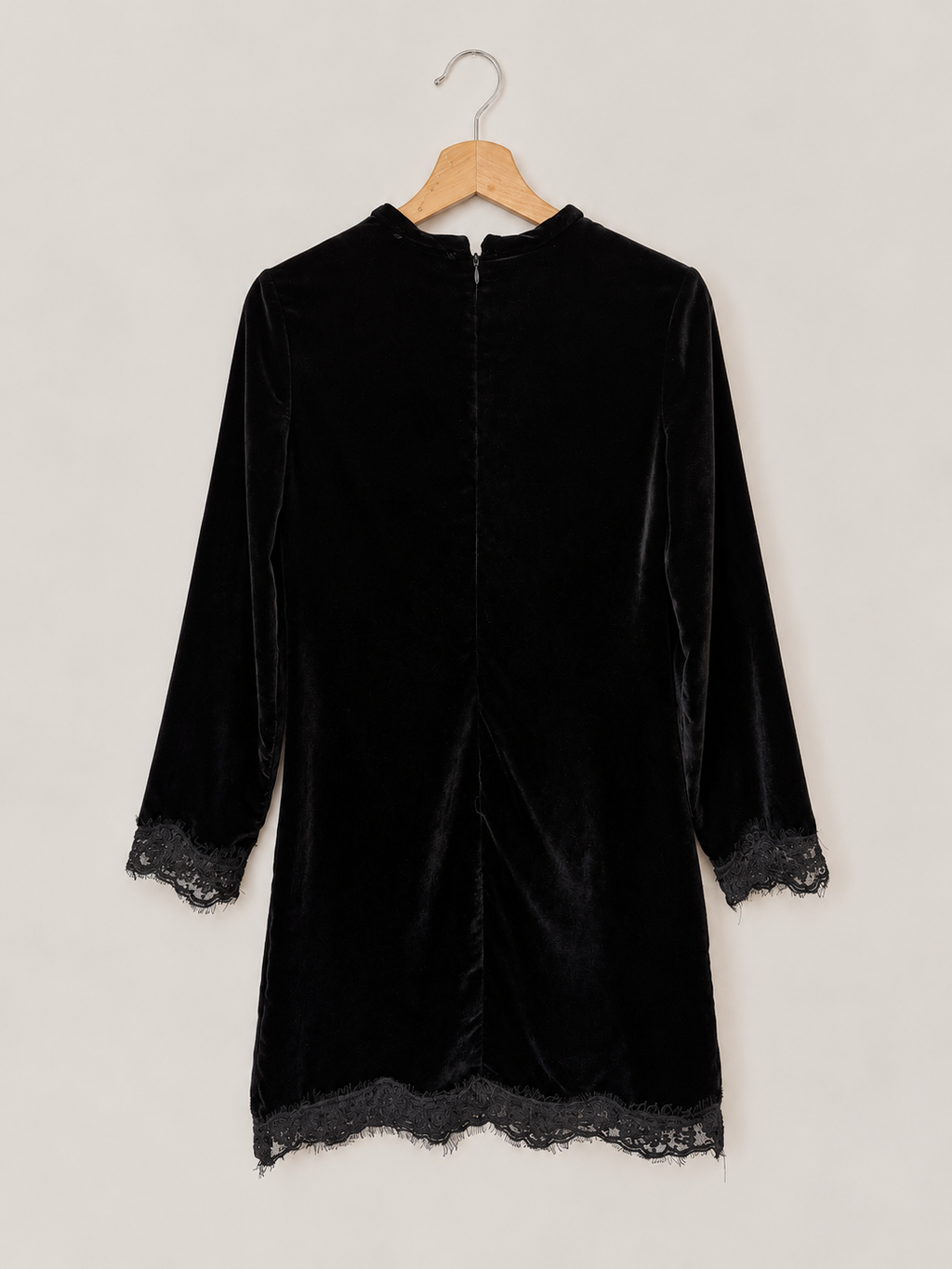 Robe velours noir et dentelle, Sandro