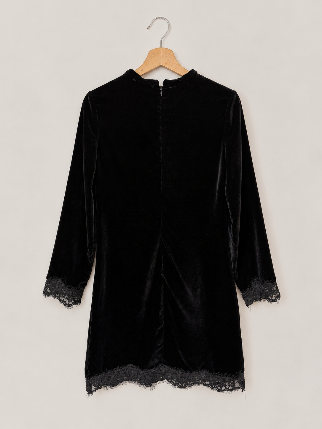 Robe velours noir et dentelle, Sandro